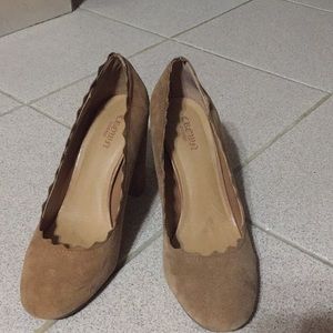 Tan suede pumps